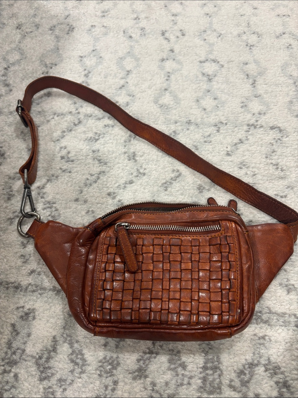 Vilencia Holland sling bag